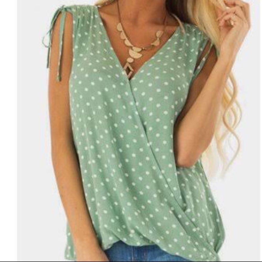 Green polka dot tank top size large crunched shoulders green and white s…